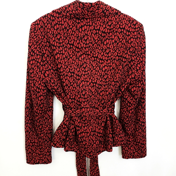 Sheragano Suits Red/Black Geometric Print Collared Tie Front Longsleeve … - Picture 13 of 16